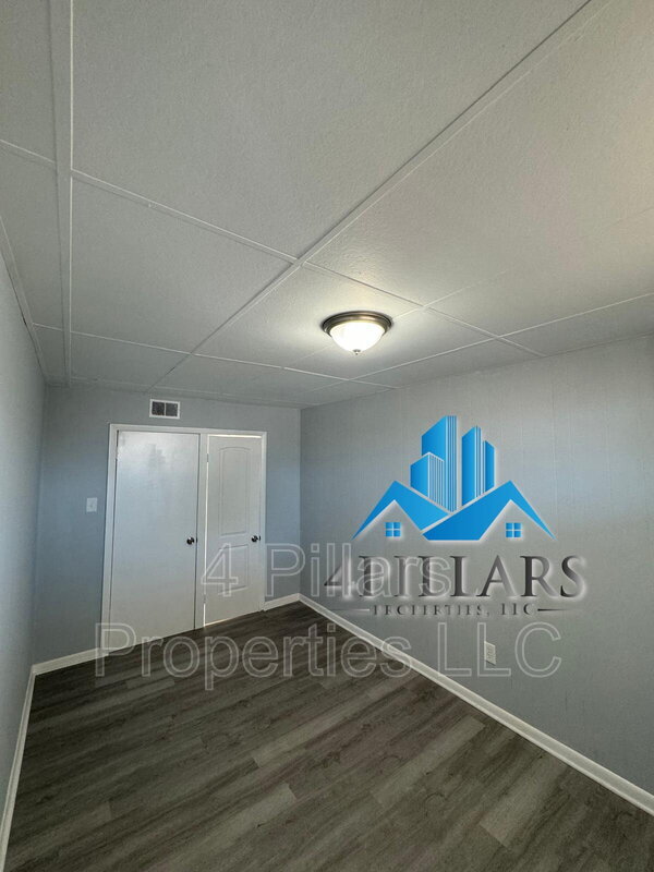Building Photo - 1115 W 150th St