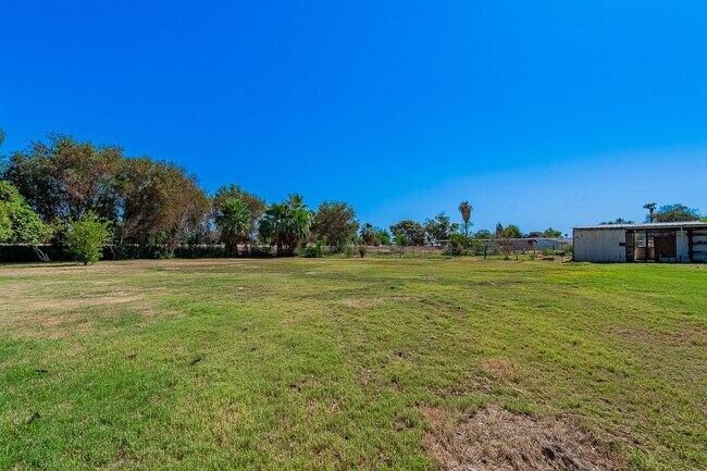 Building Photo - Acreage Property for Rent!!