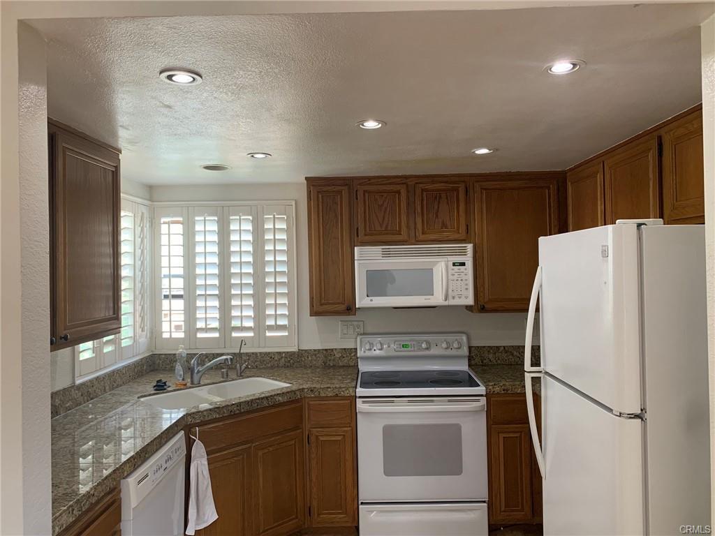 Building Photo - 22869 Hilton Head Dr