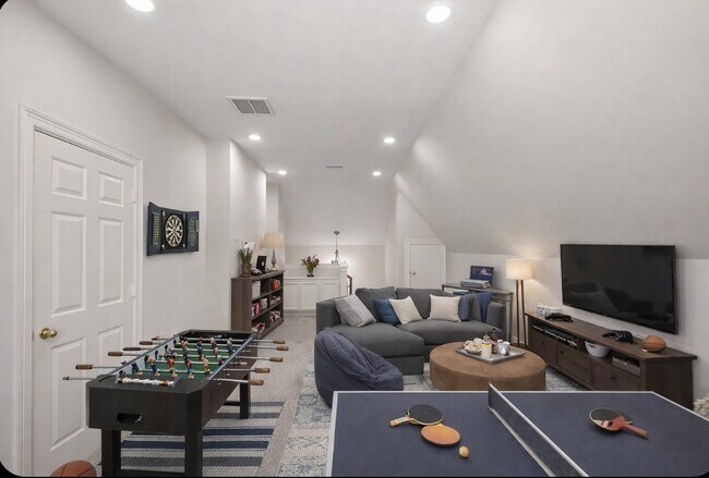 Building Photo - 4119 Pembrooke Way Dr