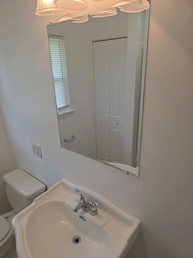 Building Photo - 7802 Columbine Dr