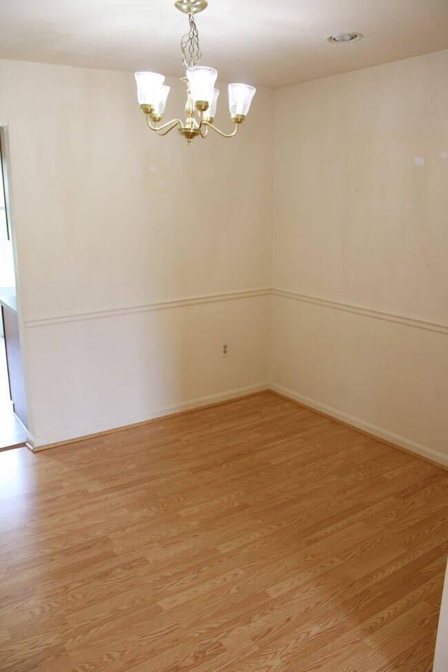 Building Photo - Conveniently Located- Three Bedroom Home Annapolis, MD
