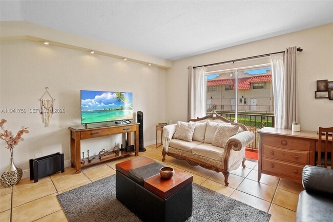 Building Photo - 6703 N Kendall Dr