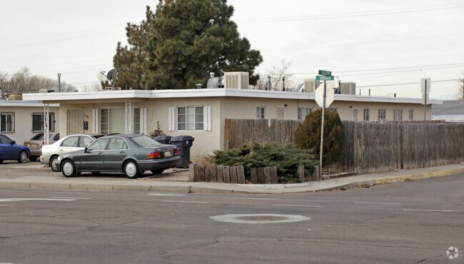 Building Photo - Great Sixplex Near UNM Campus