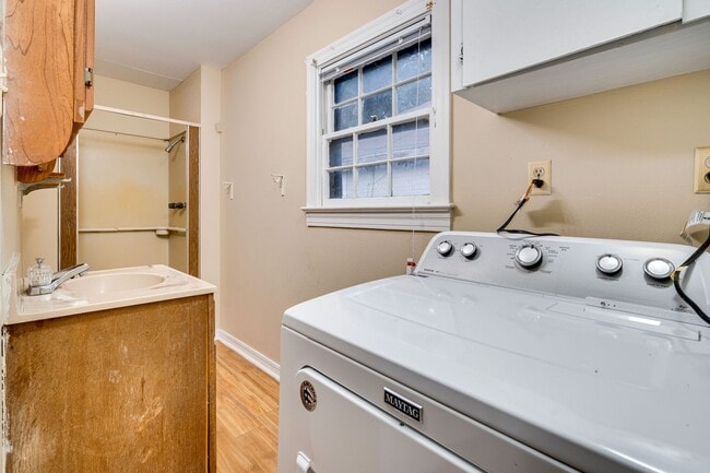 Building Photo - Urban Farmhouse - 2BD/2BA - Work Shop - Hu...