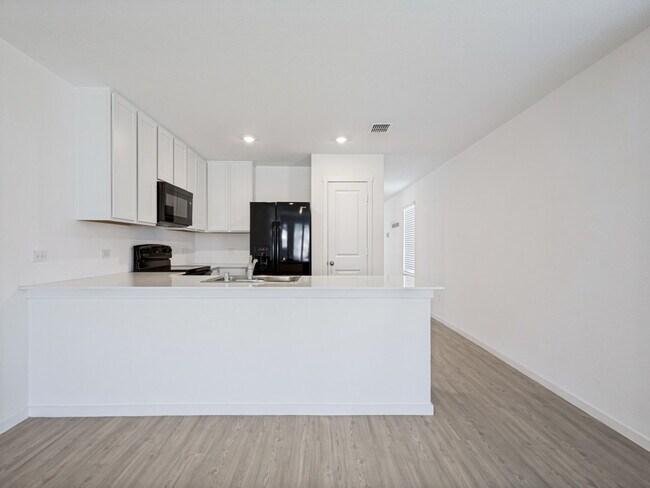 Building Photo - 6736 Bramblewood Dr