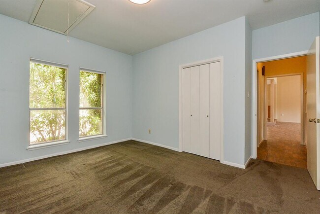 Building Photo - 1231 Creekford Cir