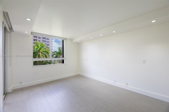 Building Photo - 161 Crandon Blvd