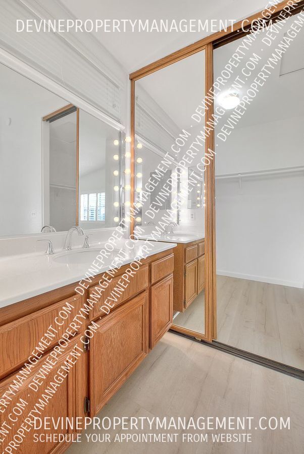Building Photo - 902 California Privado