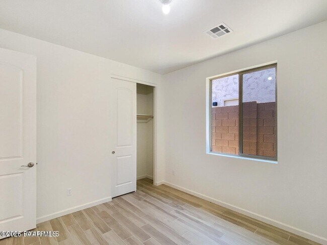 Building Photo - 832 Eugene Rd