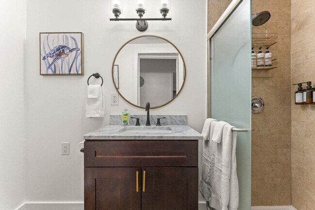 Building Photo - 1425 NE 5th Terrace