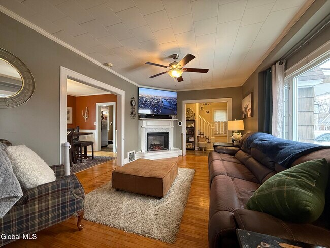 Building Photo - 21 Baker St