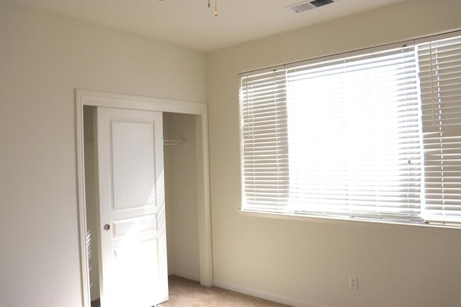 Building Photo - 2346 E Early Ave