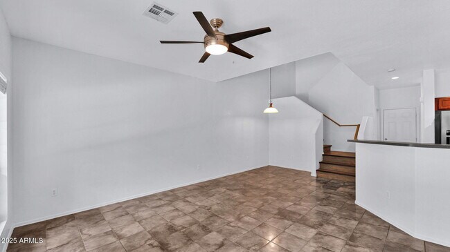 Building Photo - 1702 E Bell Rd