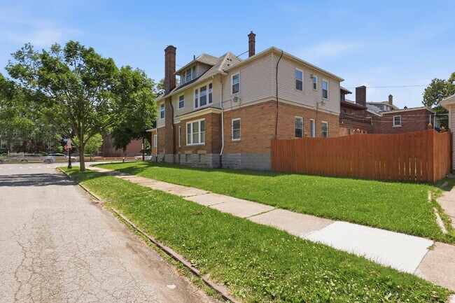 Building Photo - Furnished 10-Bedroom Single-Family Home in Buffalo
