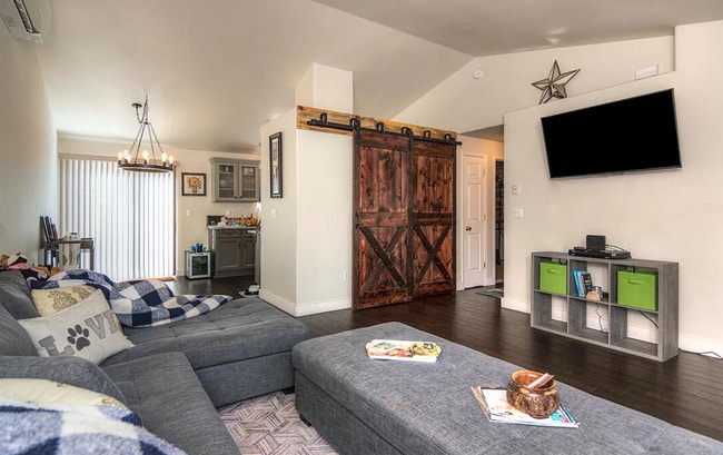 Building Photo - Fantastic 2 Bed/2 Bath with Fully Fenced Backyard - Lodgepole Drive