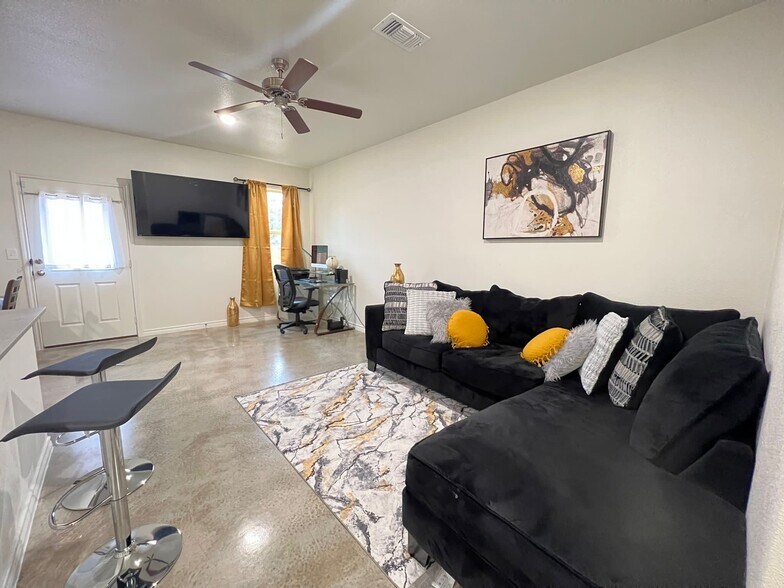 Living Room - 1813 Emma Naylor Ct