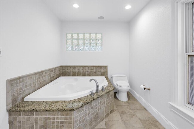 Building Photo - 1355 Pinellas Bayway S