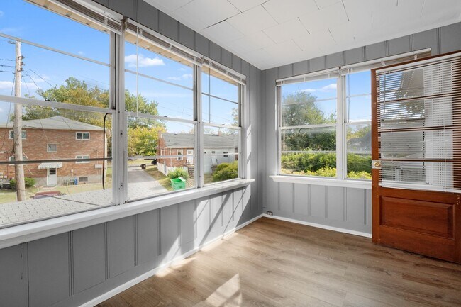 Building Photo - 4957 Miami St