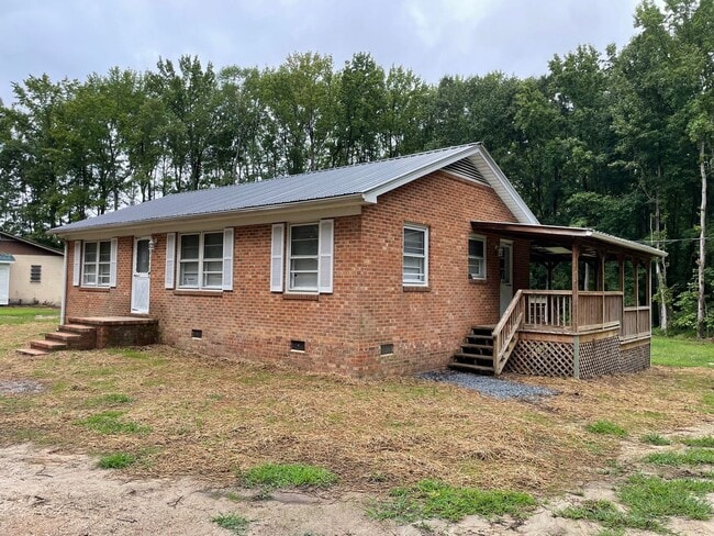 Primary Photo - NEWLY RENOVATED 2 BED, 2 BATH HOME WITH GA...