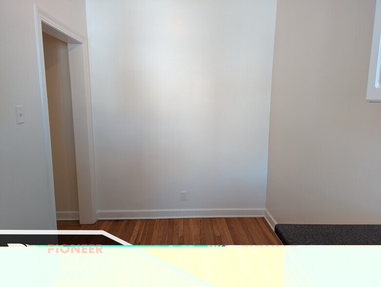 Building Photo - 555 W Aldine Ave