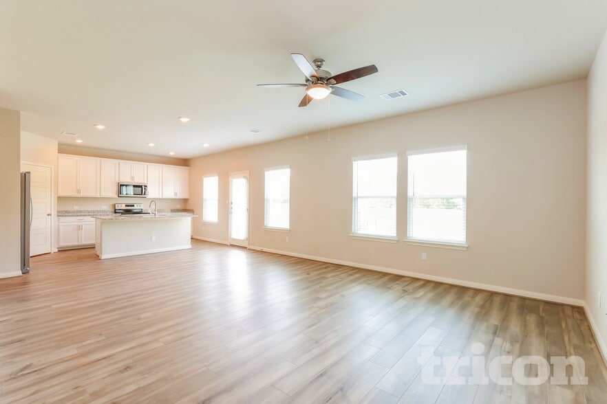 Building Photo - 13515 Emerson Wy