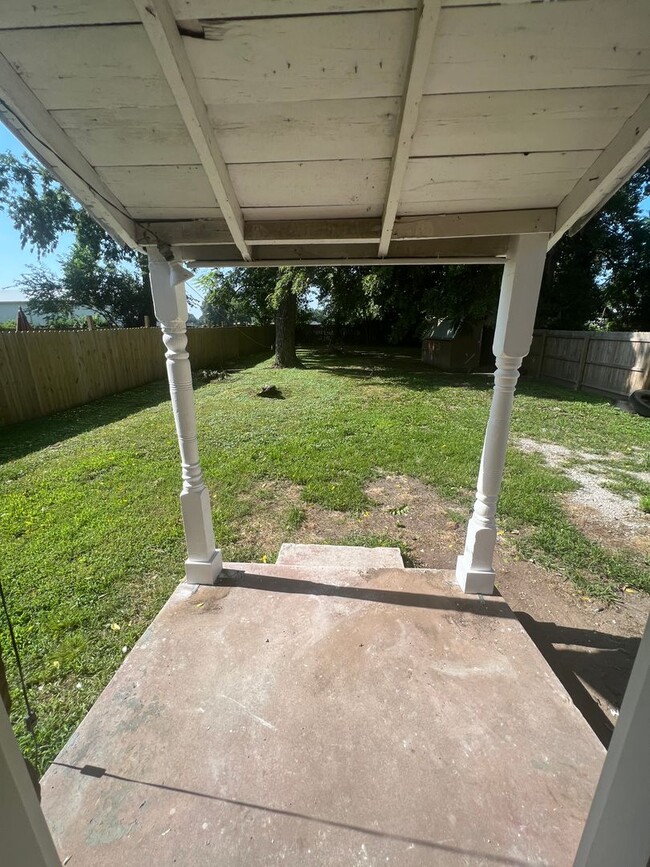 Building Photo - 1 bedroom/1 bathroom house