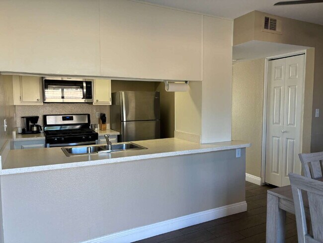 Building Photo - 2-Story, 2-Bedroom Condo Available for Rent