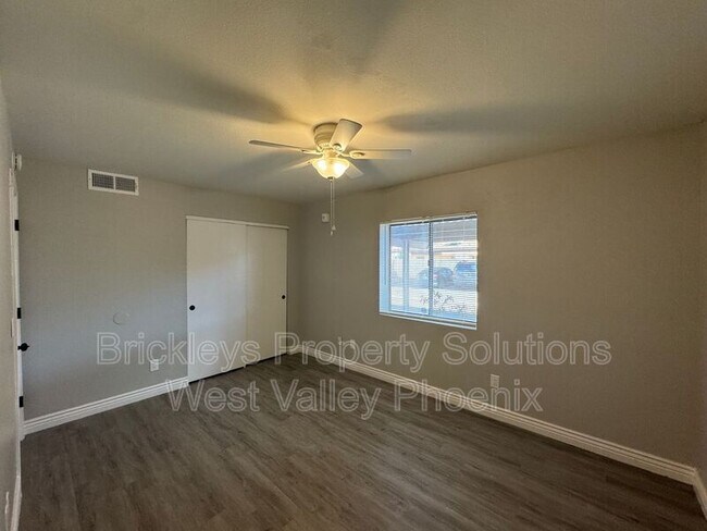 Building Photo - 17 E Ruth Ave