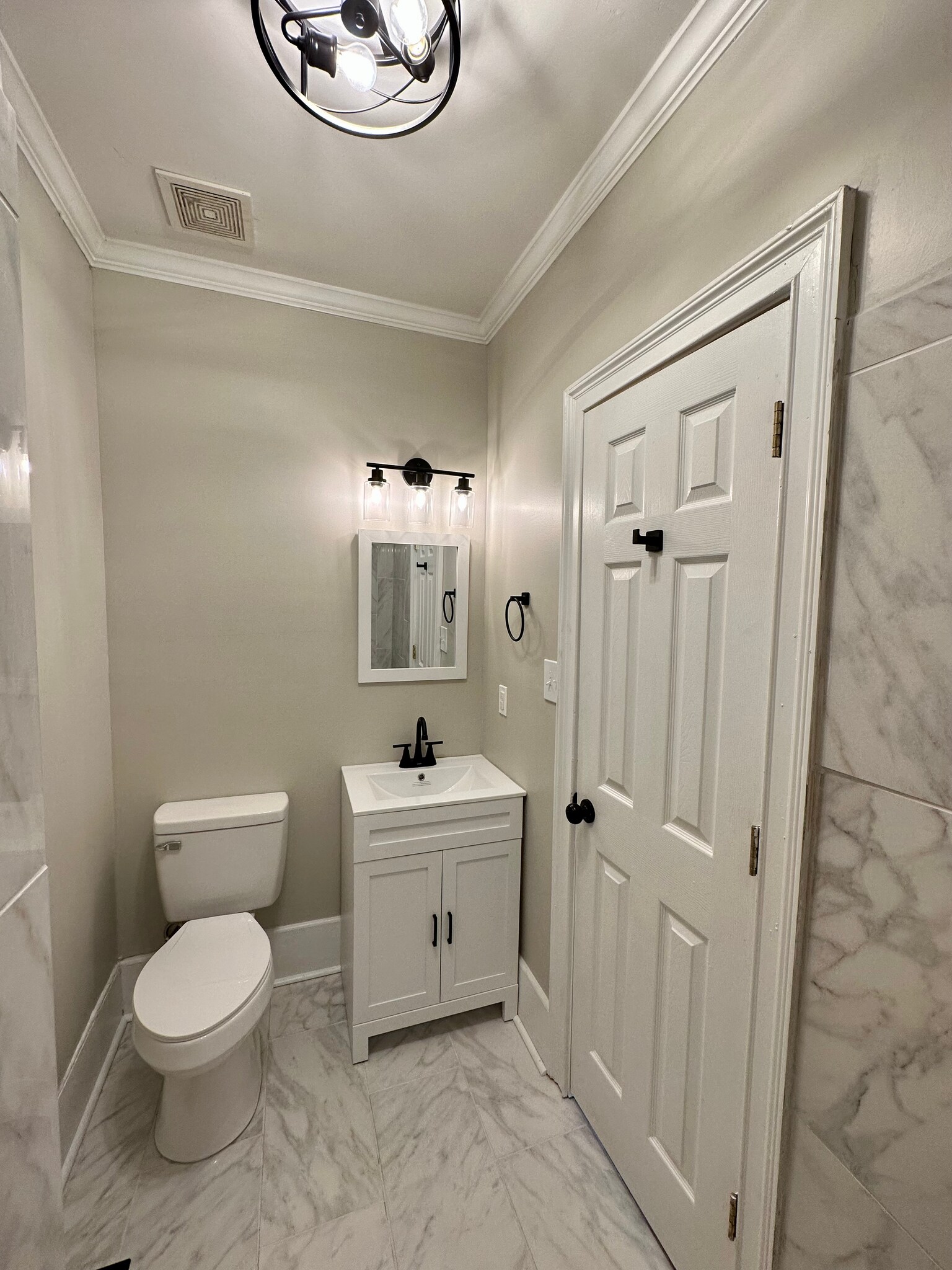 Building Photo - 983 Maple St