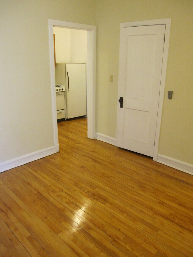 Interior Photo - 10 E. Gorham