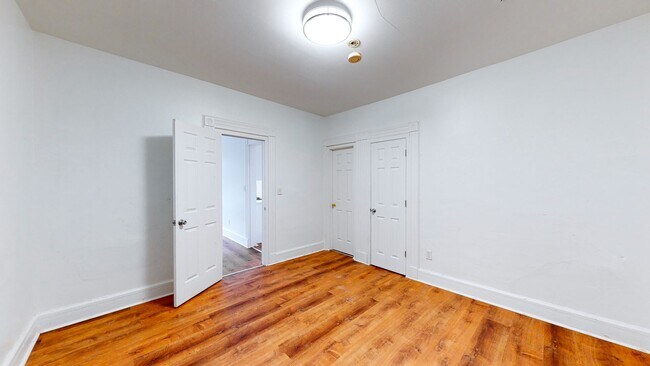 Building Photo - Spacious, Fully Renovated 3BR in Prime Eas...