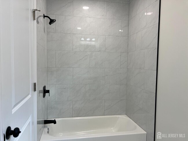 Building Photo - 33 Obert St