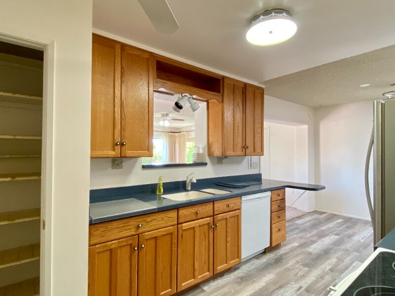 Building Photo - 10422 W Meade Dr