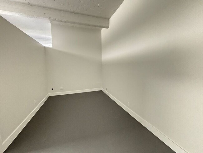 Building Photo - 1341 58th Ave
