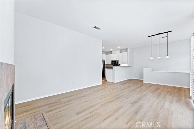 Building Photo - 23 Anana