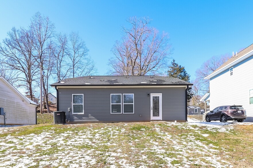 Building Photo - 1020 N Oakwood St