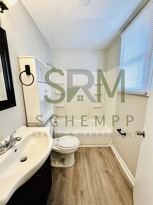 Building Photo - Spacious 2BD home off of Taylor Blvd!