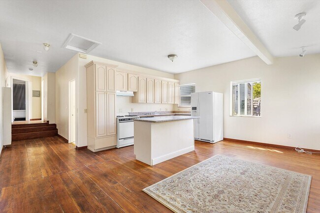 Building Photo - 1431 Linden St