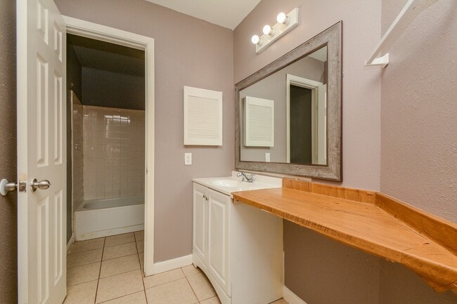 Building Photo - 8607 Crystal Cove Cir