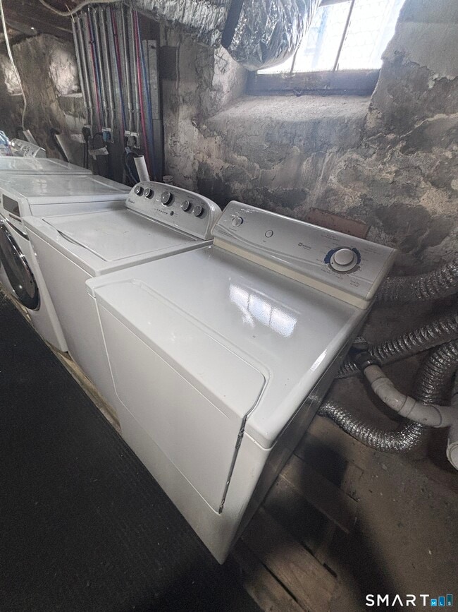 Building Photo - 624 Bishop Ave