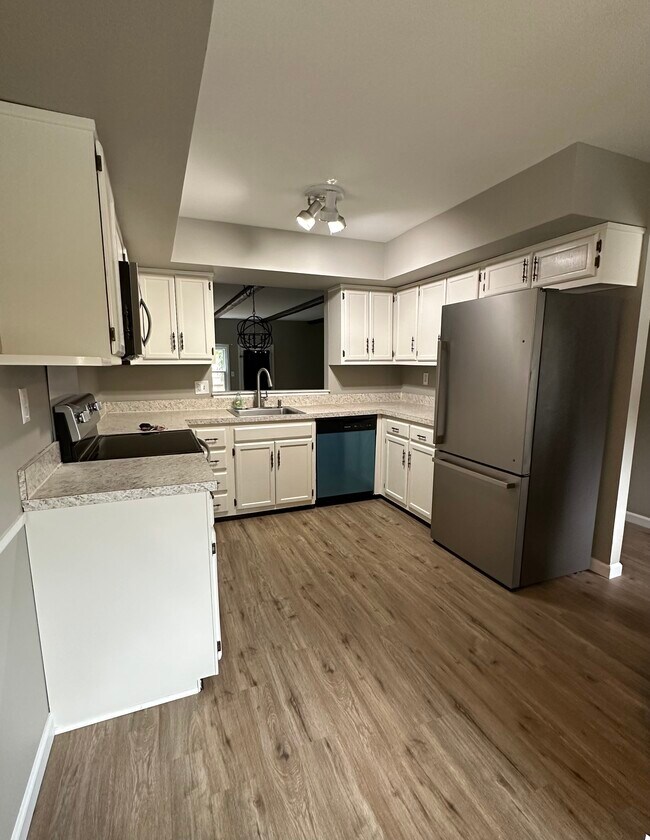 Kitchen - 887 Williams Pl