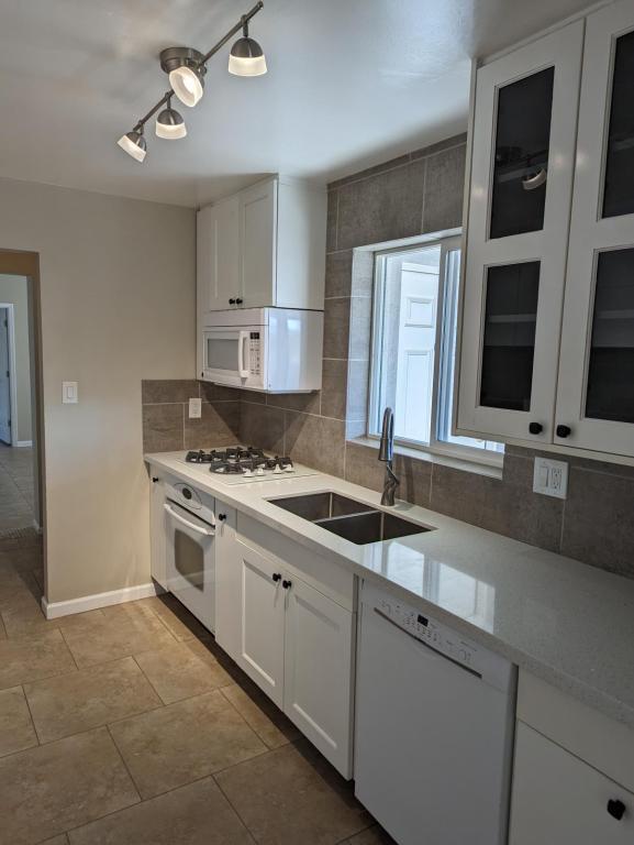 Primary Photo - 1343 E Osborn Rd