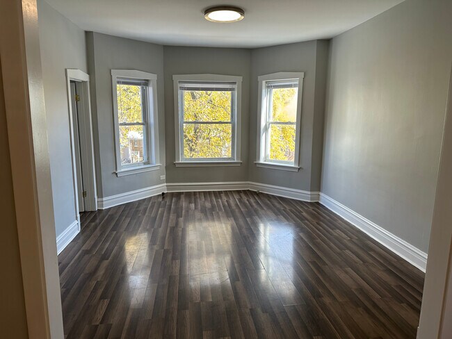 Building Photo - 2536 N Austin Ave