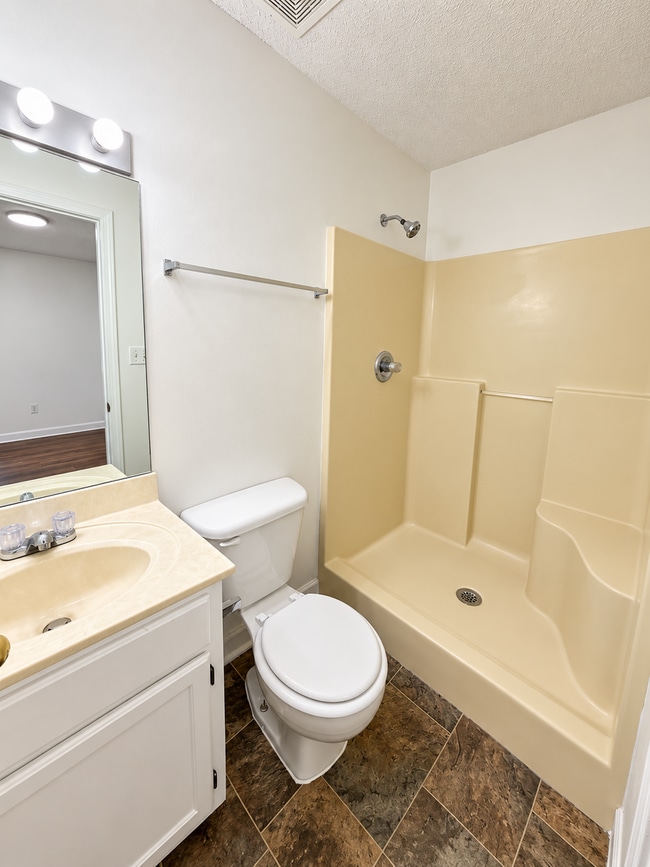 Building Photo - 5339 Beechwood Dr