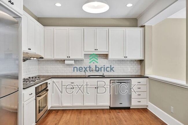 Building Photo - 317 Lakeside Ave S