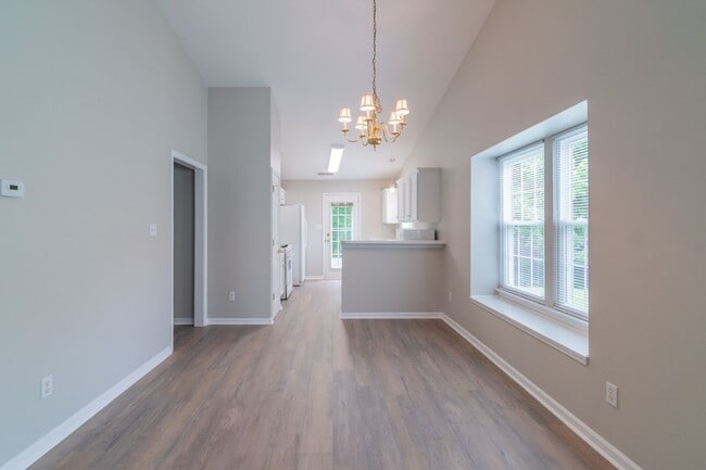 Building Photo - Lovely home in Monroe!