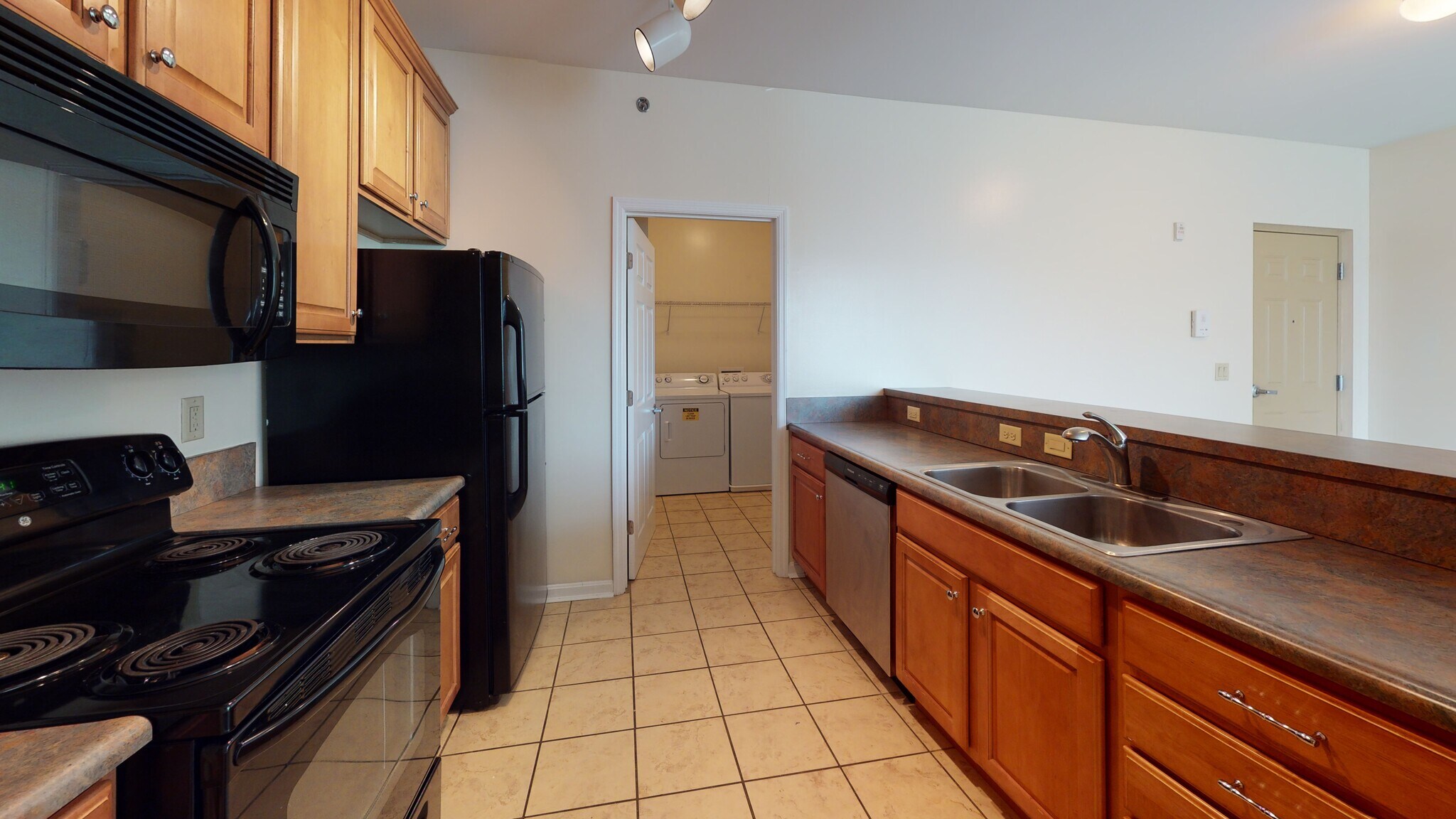 Building Photo - 18 S Poplar, Uptown Oxford