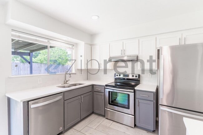 Building Photo - 2311 Singletree Ave