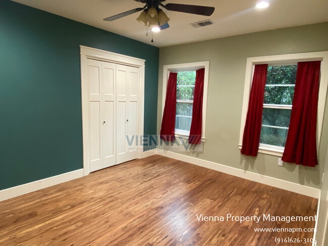 Building Photo - 5668 11th Ave